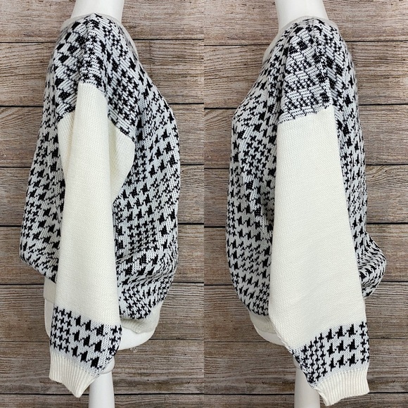 Vintage 90’s Frederick's of Hollywood Houndstooth Black & Cream Knit Sweater - Picture 2 of 8